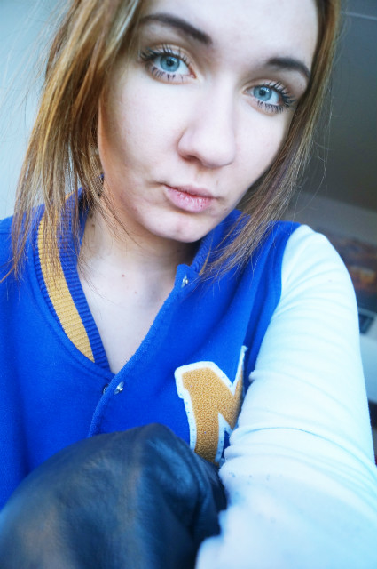 Zadowolona.