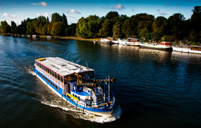 Cruise on the river Thames