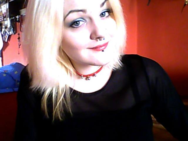 Dziwnie.