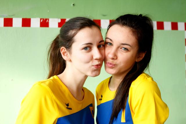 VOLLEY SISTERS!
