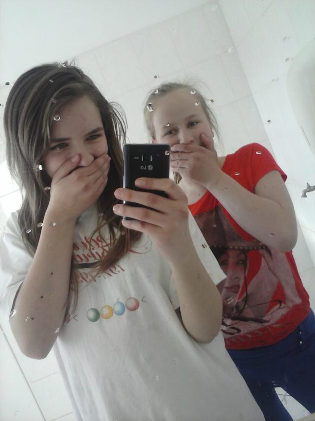 Takie  my w szkolnym kiblu :*