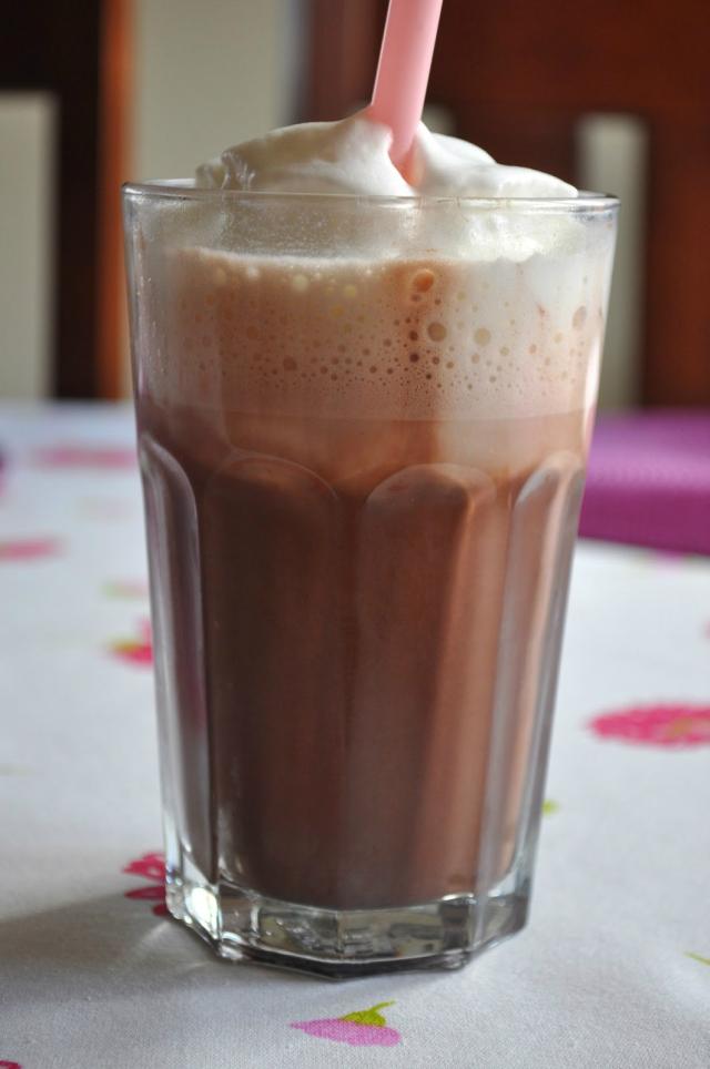 pije sobie kakao .. Pychaa *,*