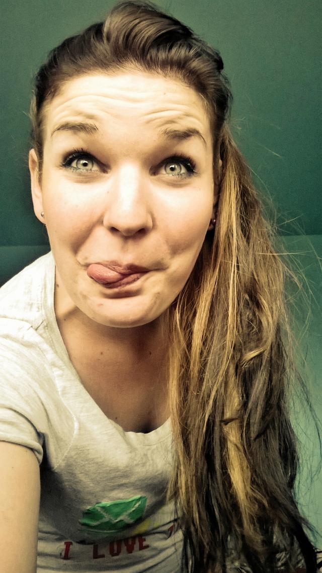Ciemne wosy zawsze spoko.! :D