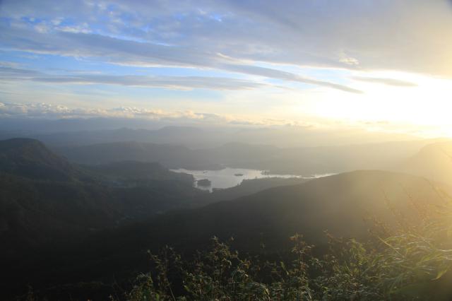 z Adam's Peak po wschodzie soc