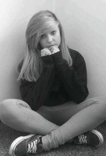 Sama....kto wesprze? :(
