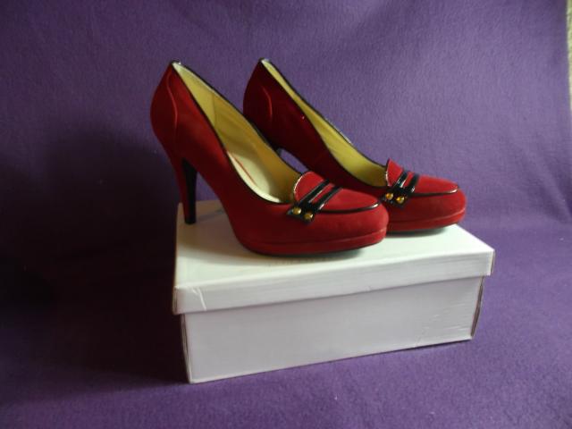 BUTY NA OBCASIE
