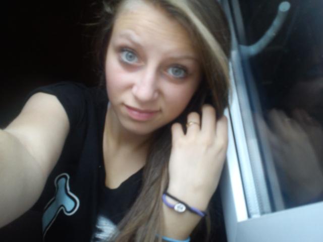 SZTYWNO -,*