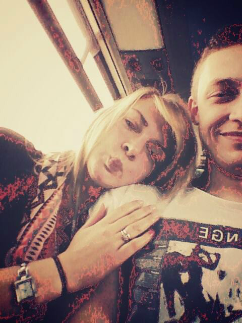 4 miesice ;***