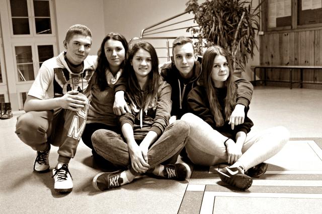 tacy modzi, tacy gupi