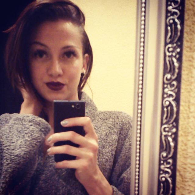 violet lips