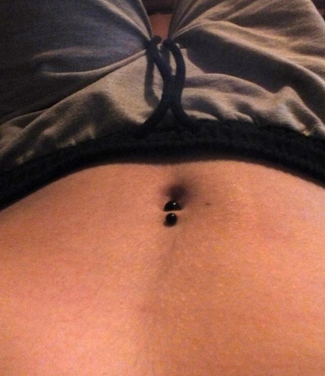 navel piercing