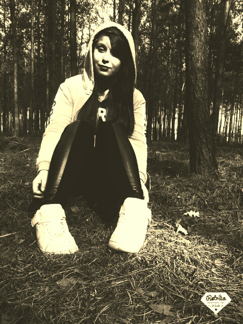 "Roztaczona Pomidzy Drzew