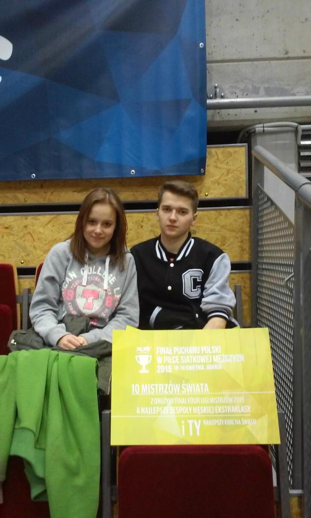 Ponad p roku razem x