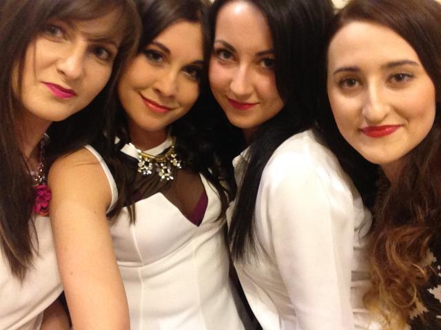 Supergirls.