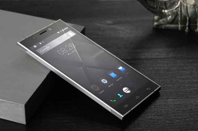 Doogee F5 5.5 pollici 2.5D