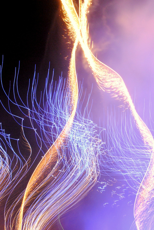 Plays with the light.