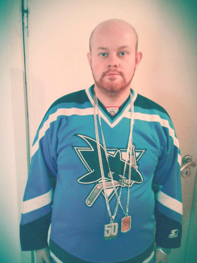 na turkusowo w nowej bluzie NHL 