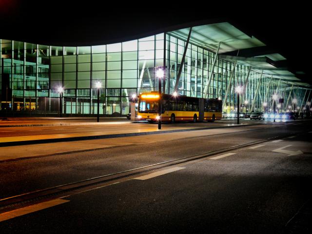 Port lotniczy Strachowice noc