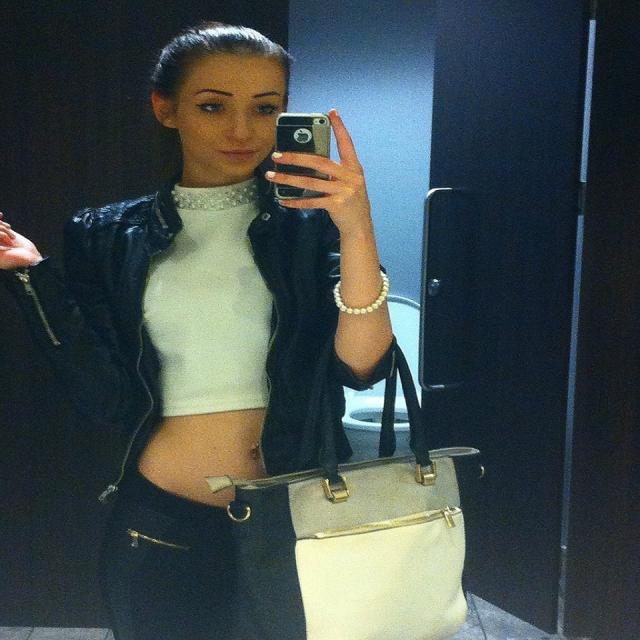 Modelka przed rozmowa o prace