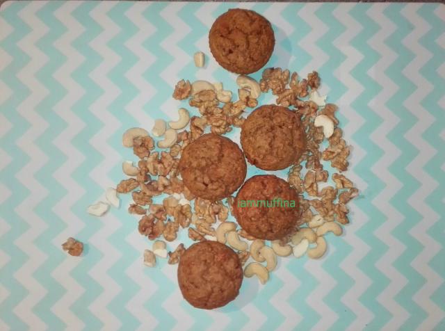 Awokadowe muffinki z orzechami