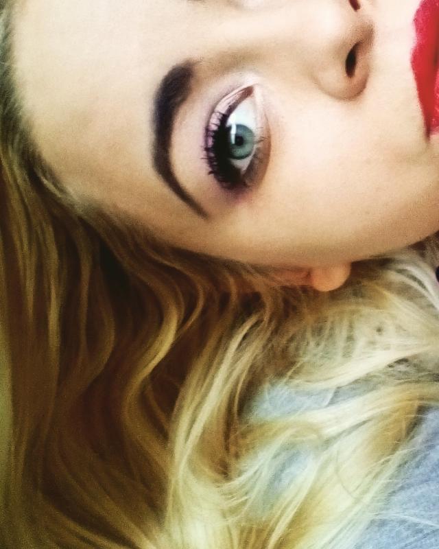 makeup pls.